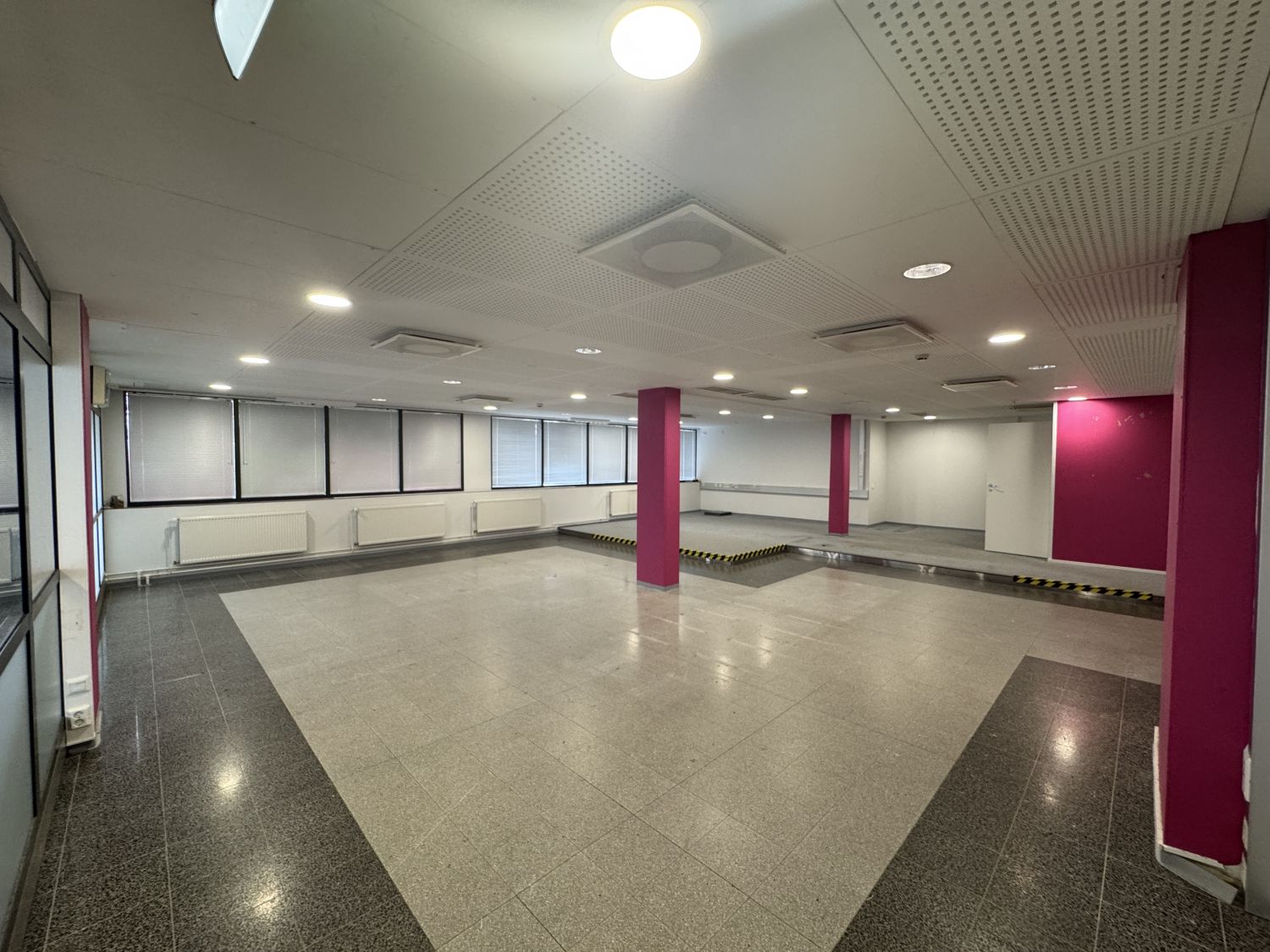 Entinen Candy Town/lipputoimisto tila n.110m²