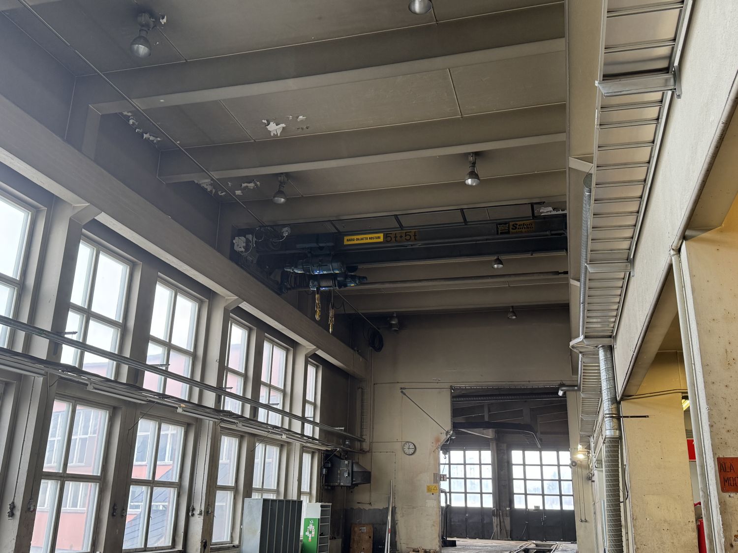 Hallinosturi (5tn+5tn) vapaa korkeus 8,13m