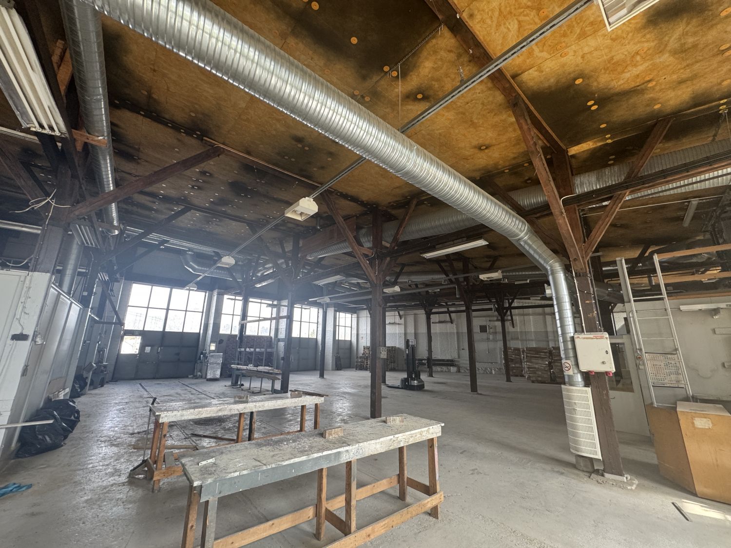 Mahdollisuus erottaa pieneksi tilaksi (seinä auki ylhäältä) n.121+m²?