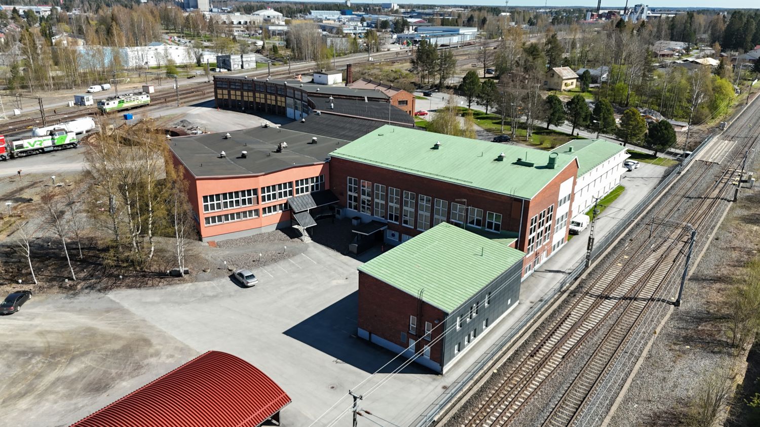 Aseman puoleinen parkkialue