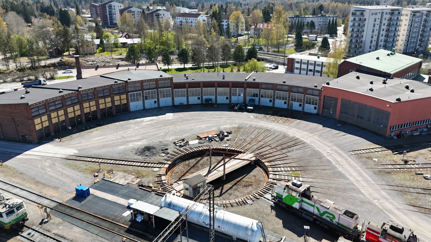 Julkisivu sisäpihan puolelta