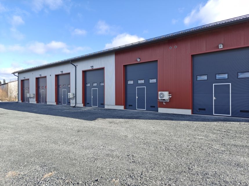 JUURI VALMISTUNUTTA VARASTOTILAA YLÖJÄRVEN SILTATIEN ALUEELLA!!                