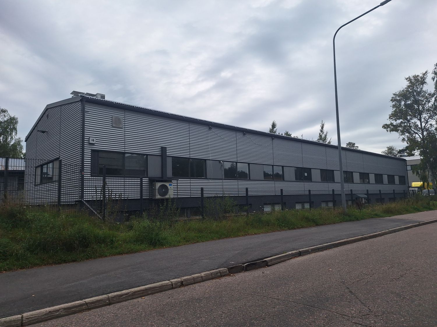 Siisti toimitalo Heikinlaaksossa!