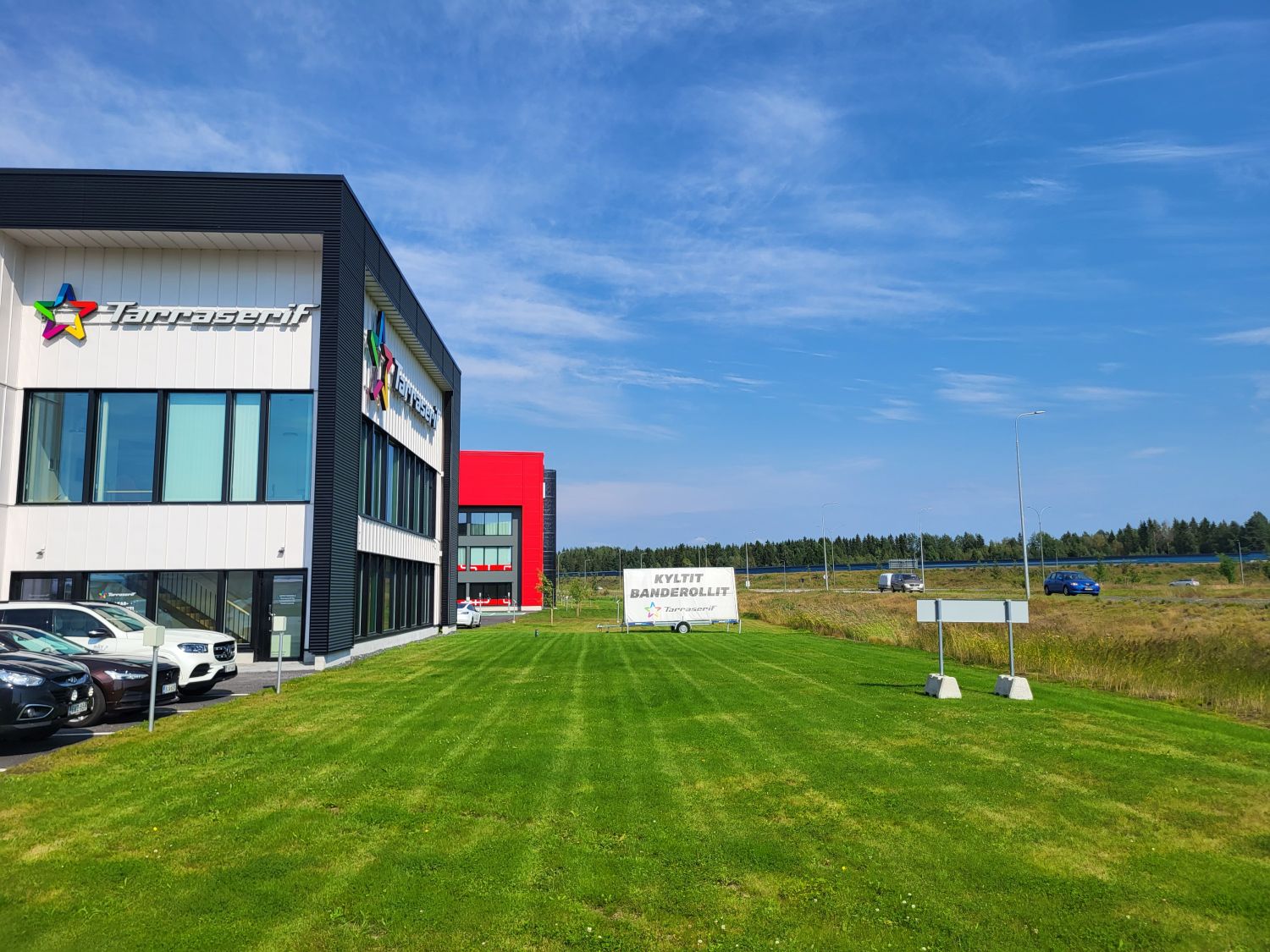 Myydään kiinteistö Kempeleessä.Omistustontilla on 2019 valmistunut moderni rakennus, jonka saavutettavuus on sijaintinsa ansiosta todella hyväKiinteistö sijaitsee Kempeleessä Zatelliitin liikealueella. Rakennuksen näkyvyys E75 eritasoliittymästä ja vilkasliikenteisen tien suunnasta on erittäin ...