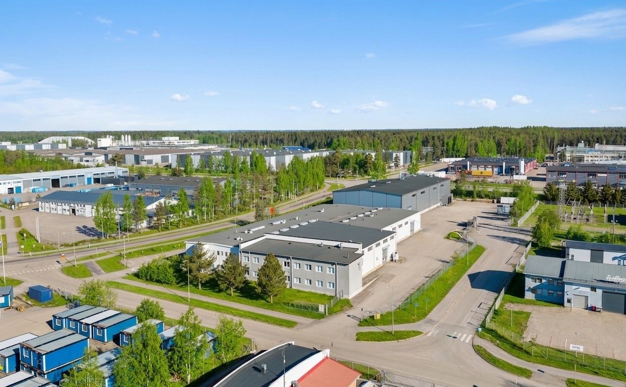 Vuokrataan Tuusulasta, Sulan teollisuusalueella sijaitseva teollisuuskiinteistö.
Kokonaisuus käsittää suuren tontin joss...