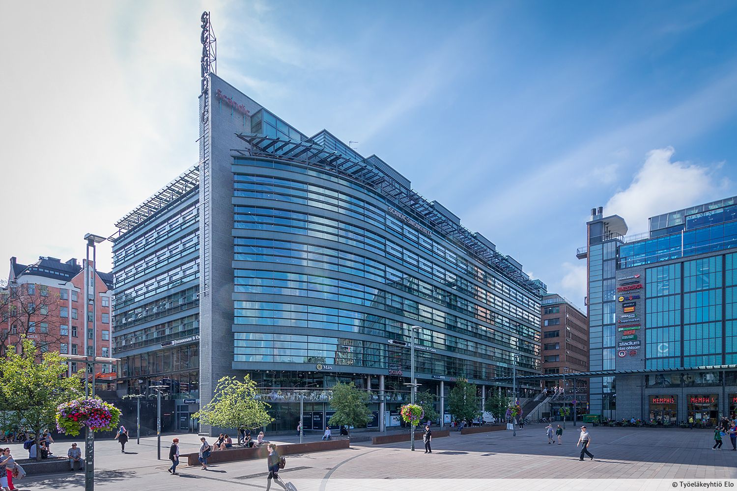 Helsingin keskustassa sijaitseva Simonkentän kauppakuja yhdistää Forumin ja Kampin suositut kauppakeskukset yhteen. Kauppakujan vilkas ohikulkuvirta tarjoaa erinomaiset mahdollisuudet erilaiselle liiketoiminnalle.Simonkentän Kauppakuja yhdistää elämykset ja ostokse...