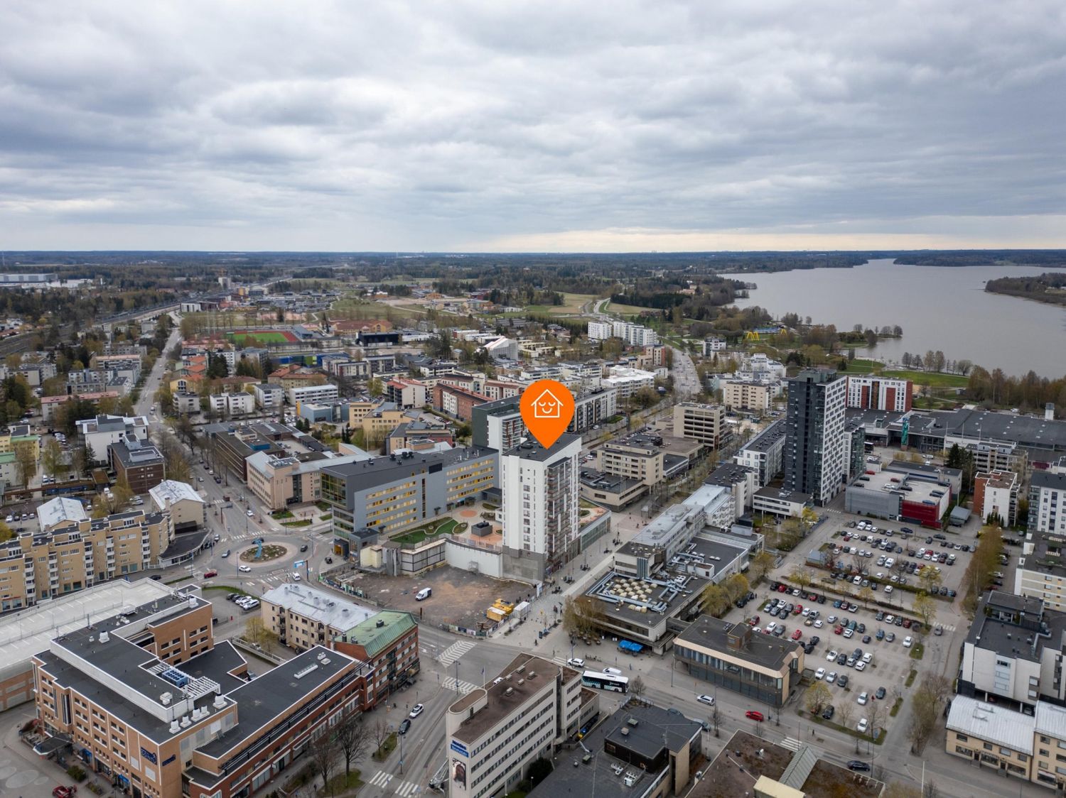 Uusi liiketila keskeisellä liikepaikalla kävelykadulla !

2023 valmistuneen asuinkerrostalon katutasossa sijaitseva näyt...