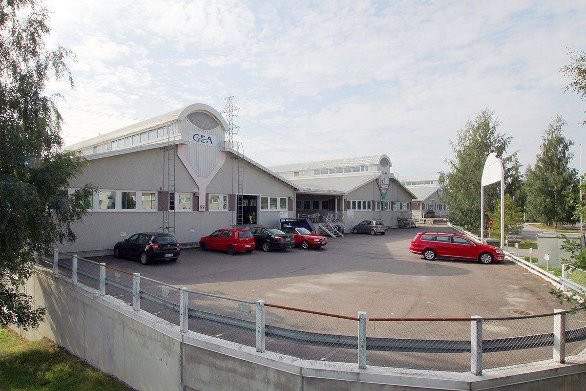 Vuokrataan Vantaan Koivuhaasta heti vapaa toisen kerroksen 458 m² toimisto- / tuotantotila. Tilaan sisäänkäynti on ensimmäisestä kerroksessa katetulta lastauslaiturilta.Tilasta löytyy työhuoneita, avotilaa sekä omat keittiö- ja wc-tilat. Varastoon on nosto-ovi. Pihassa hyvin pysäköintitilaa.Kysy...