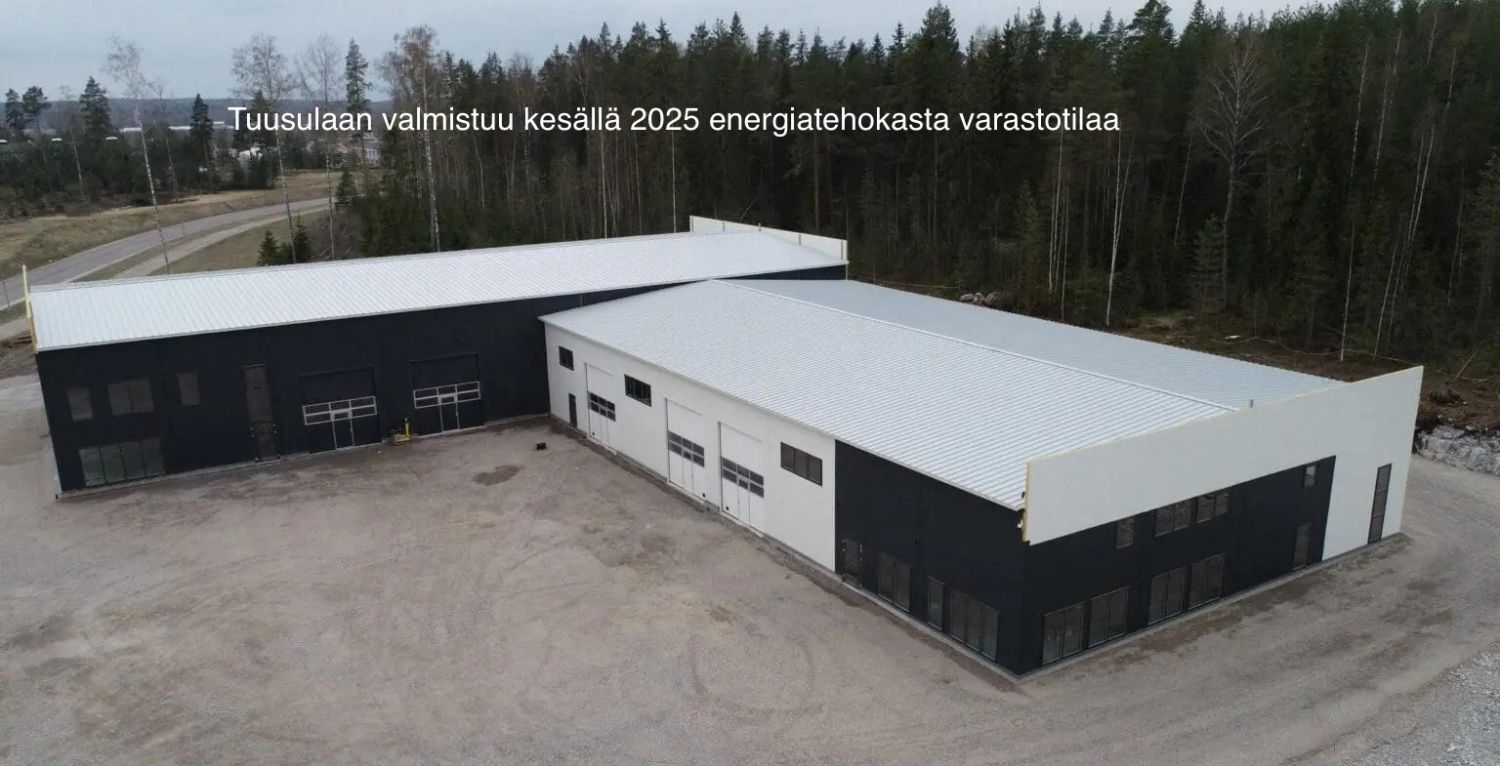 Tuusulan Itäväylän läheisyyteen valmistunut räätälöitävä ja joustavasti jaettava varastotilaa. Vain 10 min kehä III:lta ja 5 min Tuusulan keskustaan.Perusvarustus: A-energiatehokkuus: maalämpö, aurinkopaneelit, led-valotSähkö 230V pistokkeet ja 16A voimavirta valmiinaLattiakaivot, joissa hiekan...