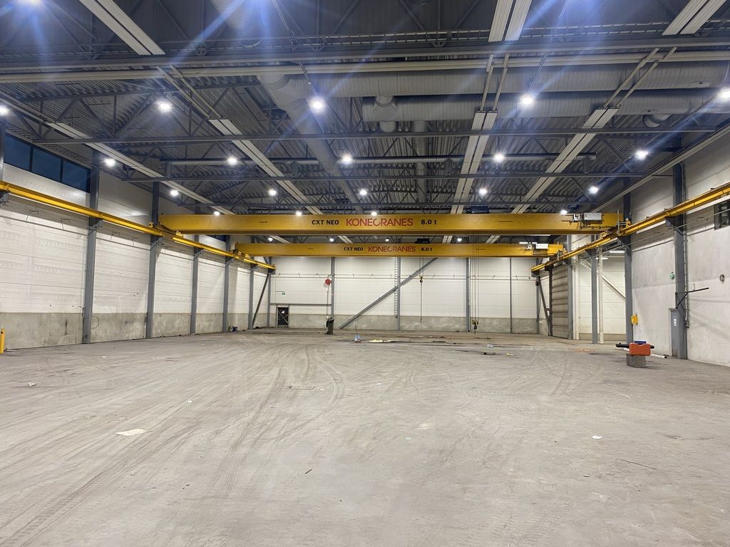 Varastotilaa Vantaan Hakkilassa. Vuokrattavana 960 m² varastotila. Tilassa on yksi 6 x 6 m nosto-ovi. Lattian kantavuus ja pistekuorma 1,5 t kg/m2 ja 7 t. Vanha Porvoontie 256 on teollisuuskiinteistö, joka sijaitsee Vantaan Hakkilassa. Kiinteistölle on hyvät liikenneyhteydet Lahdenväylää ja Kehä...