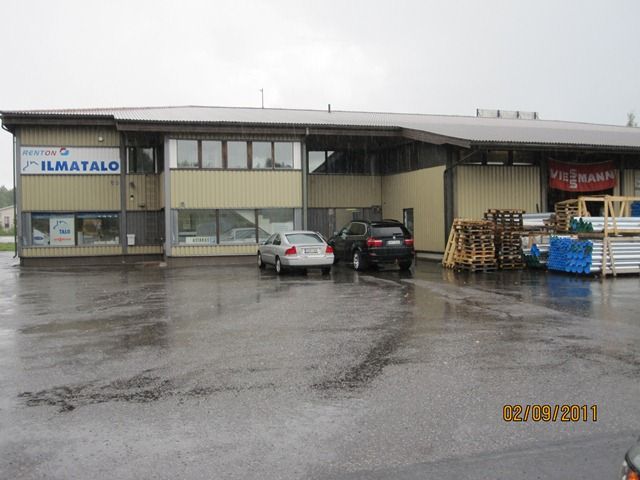 Hyvä kokonaisuus tuotanto+varasto+toimistotilaa. Lämmin hallitila 100 m2, lämmittämätön varastohalli 53 m3 ja toimisto omalla sisäänkäynnillä 20 m2.Peruslämpö sisältyy vuokraan. Toimistossa ilmalämpöpumppu myös viilennykseen.