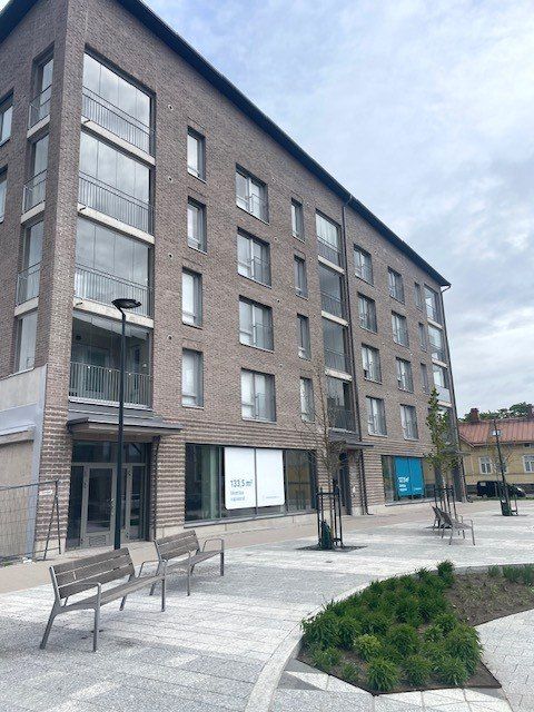 Uutta liiketilaa Kirstinpuistosta