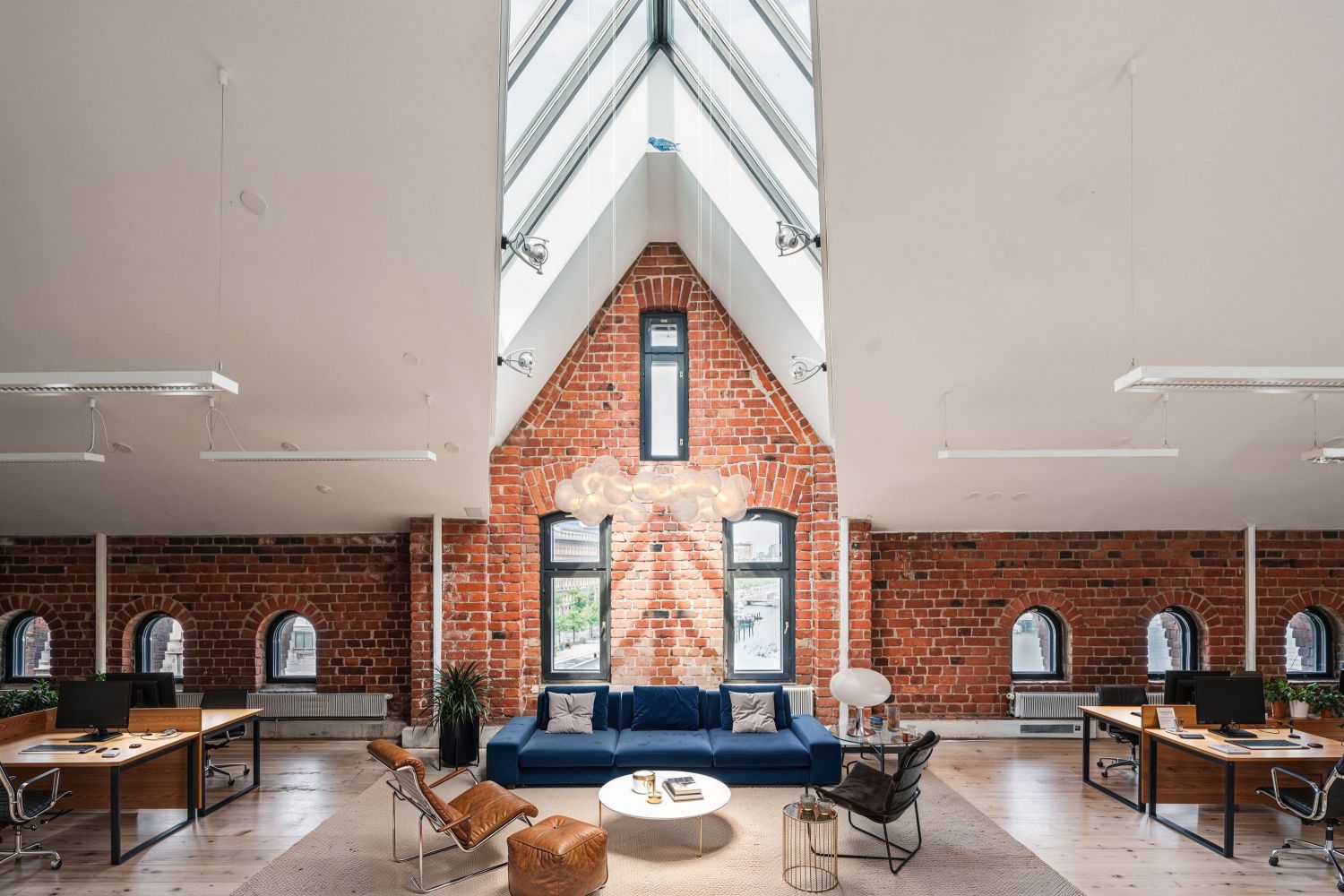 Ainutlaatuinen toimitila historiallisesta makasiinirakennuksesta merinäkymin

Tervetuloa Seasideen, toimitiloihin Helsin...