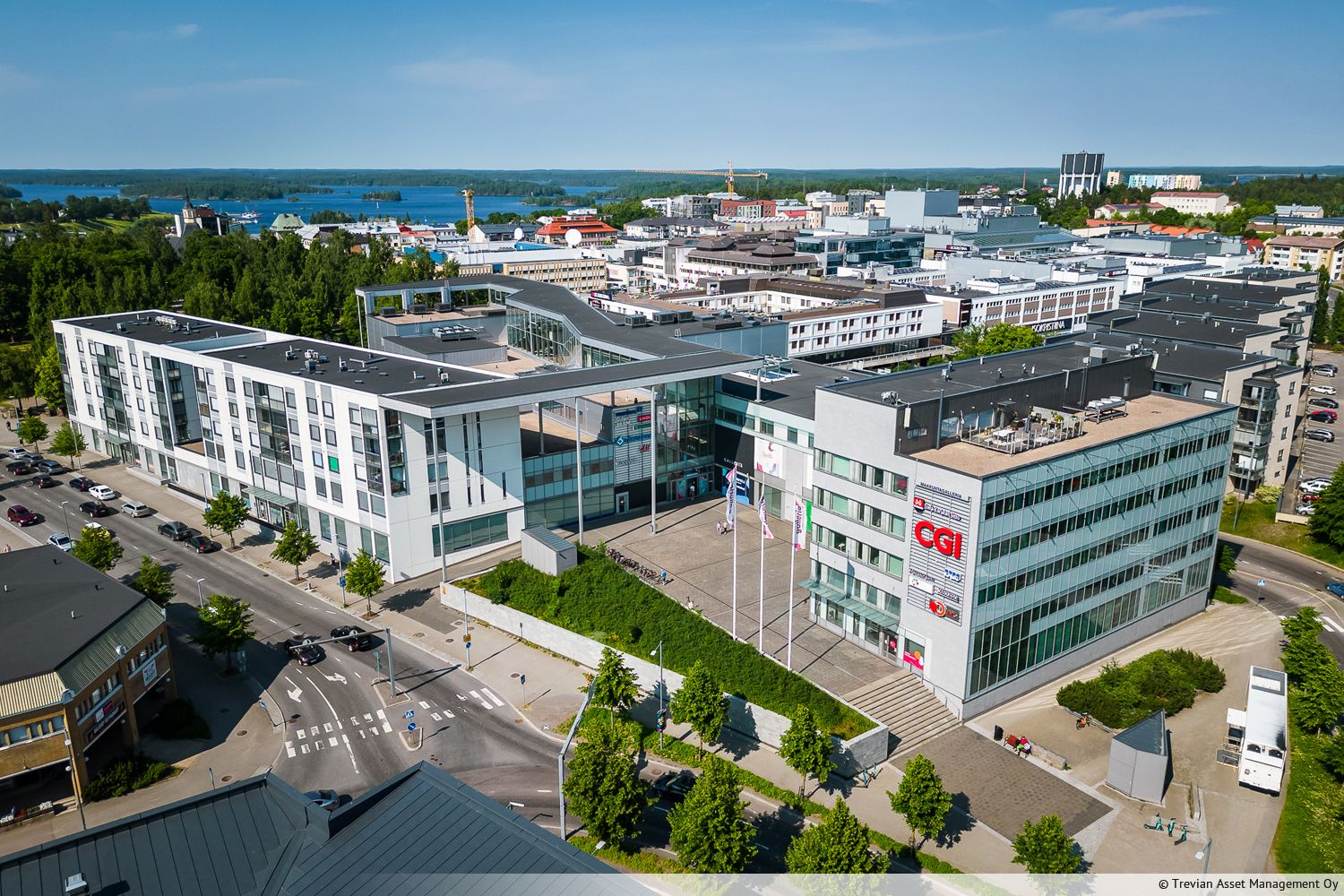 Vuokrataan liike-/ toimistotila Kauppakeskus Galleriasta. Toimitilassa avotilan lis&auml;ksi erillinen tila, jossa keitti&ouml; ja wc. Tilaan oma sis&auml;&auml;nk&auml;ynti kauppakadun puolelta, ja tilaan ei ole suoraa kulkuyhteytt&auml; kauppakeskuksen sis&auml;kautta. Galleria sijaitsee Lappeenra...