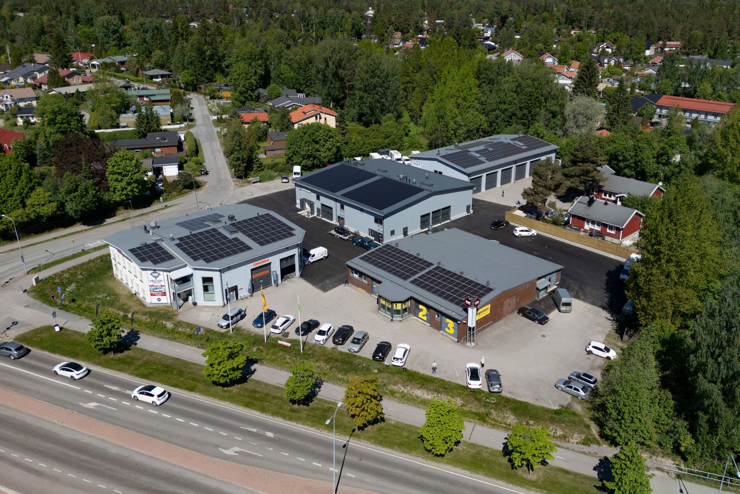 100-300m2!
Gewat centerissä käy 150 auton korjaus, huolto tai katsastus asiakasta päivässä. 
Tilat muutettavissa vuokral...