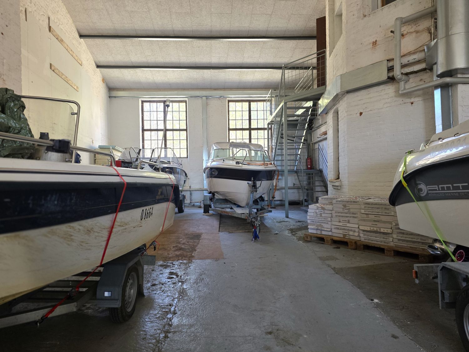 Tilassa betonilattia, huoltokuilu valettu umpeen