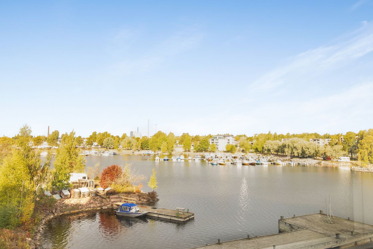 Kuva toimistosta merelle