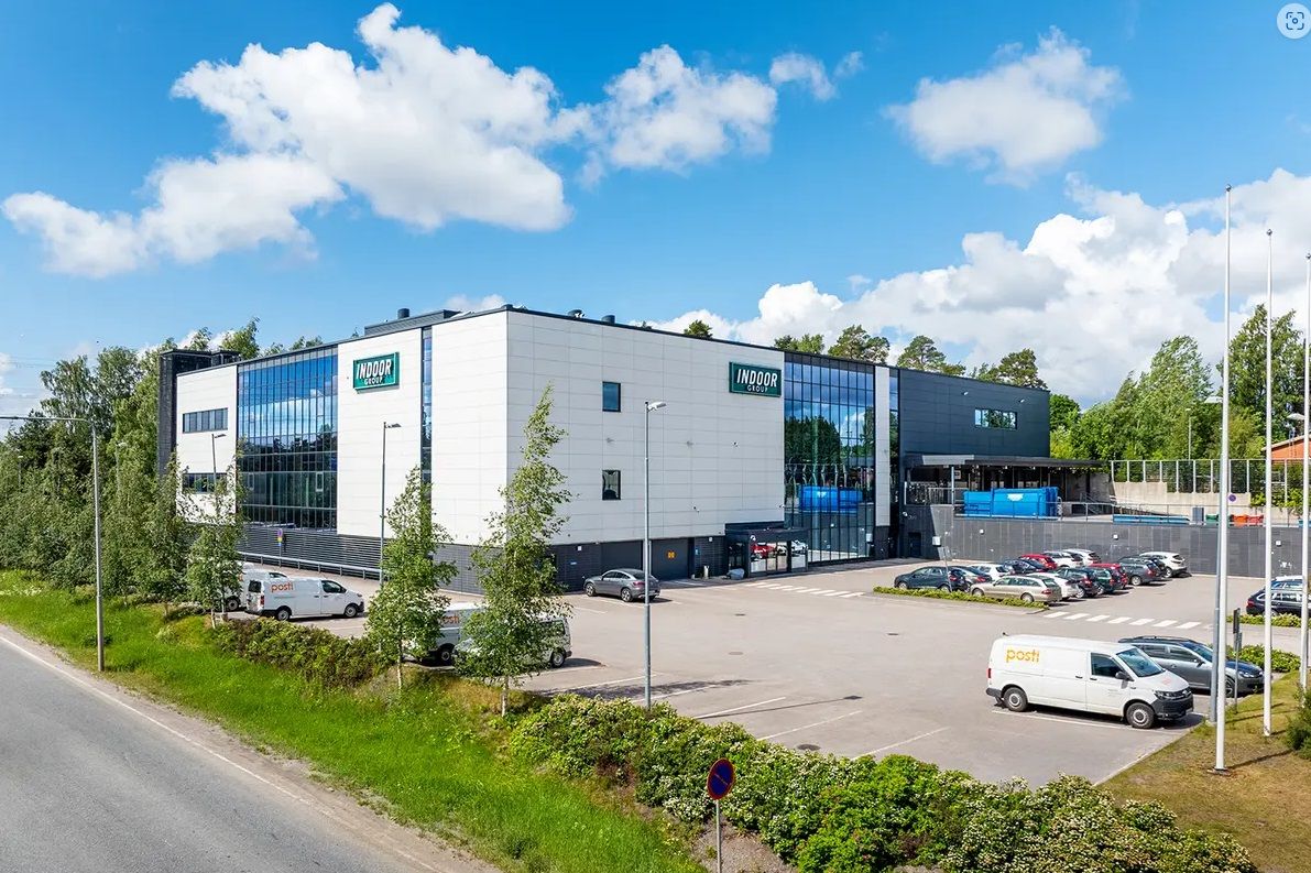 Isommallekin toimijalle sopiva kokonaisuus Vantaan Kuninkaalasta. Tilat koostuvat tuotanto-varasto-työ ja toimistotiloista. 