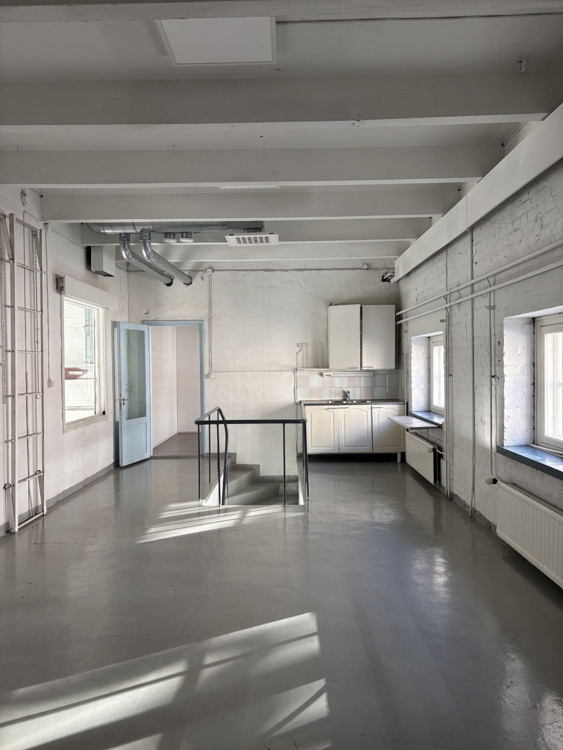 Keittiö / taukotila ylemmässä kerroksessa