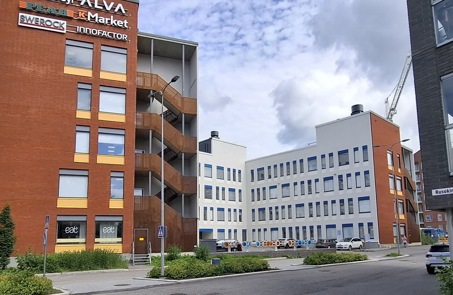 Moderni toimistotila uuden veroisen kiinteistön neljännestä kerroksesta