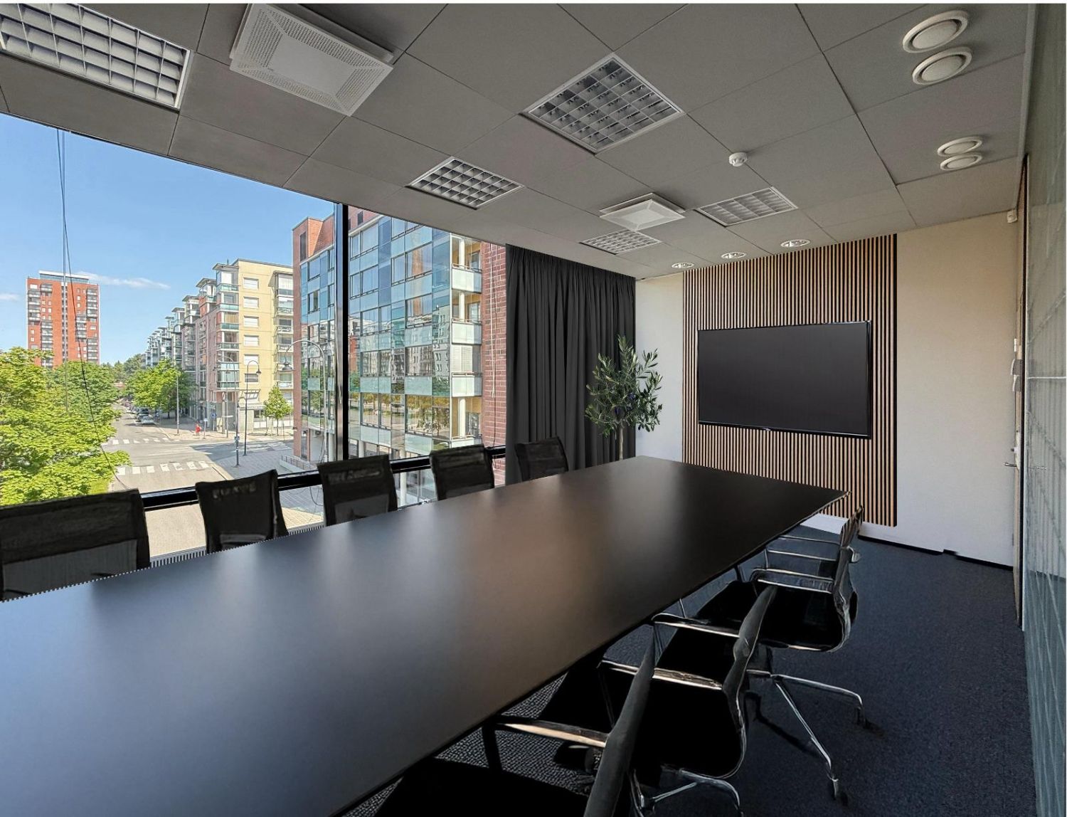 Vuokrataan 462m2 toimistotila Tampereen Tampellan alueelta.Kokonainen 3 krs johon hissi tulee suoraan - ei muita toimijoita samassa kerroksessa.Keskeinen sijainti ja hyvät yhteydet niin omalla autolla kuin julkisilla kulkuvälineillä.Valoisa tila jossa ikkuna kahteen suuntaan ja mahtavat maisemat ...