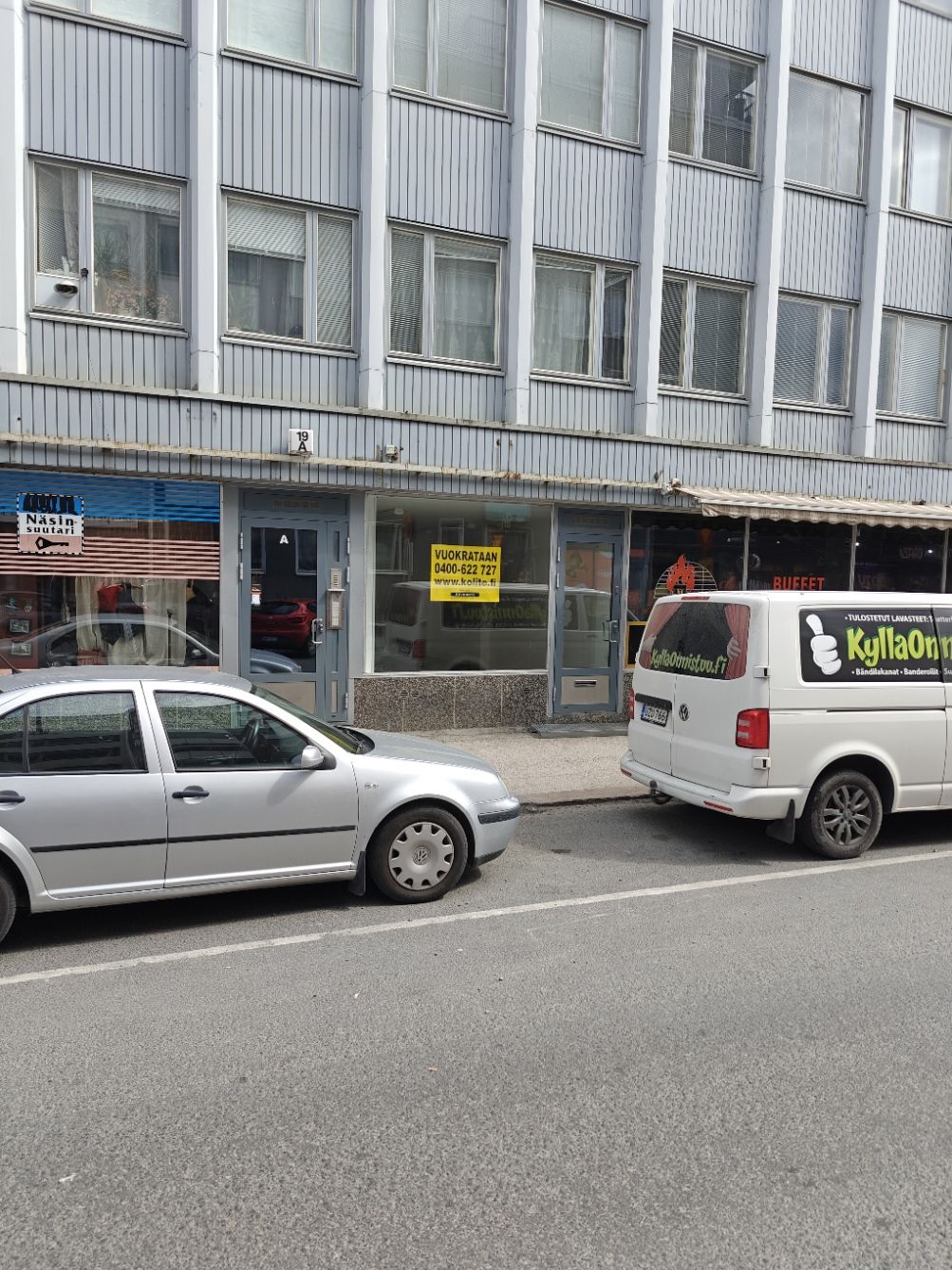 KESKUSTASSA TEHOKAS LIIKETILA NÄSILINNANKADUN JA PUUTARHAKADUN KULMATALOSSA.