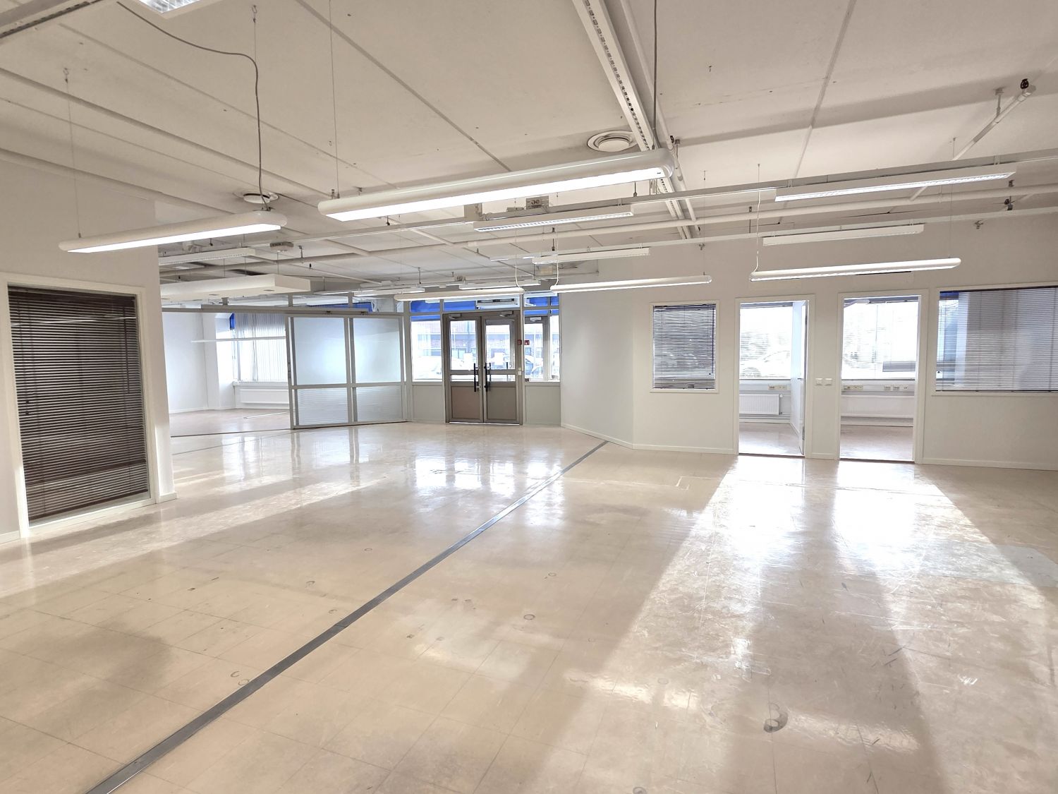 Myymälä-/työtilaa