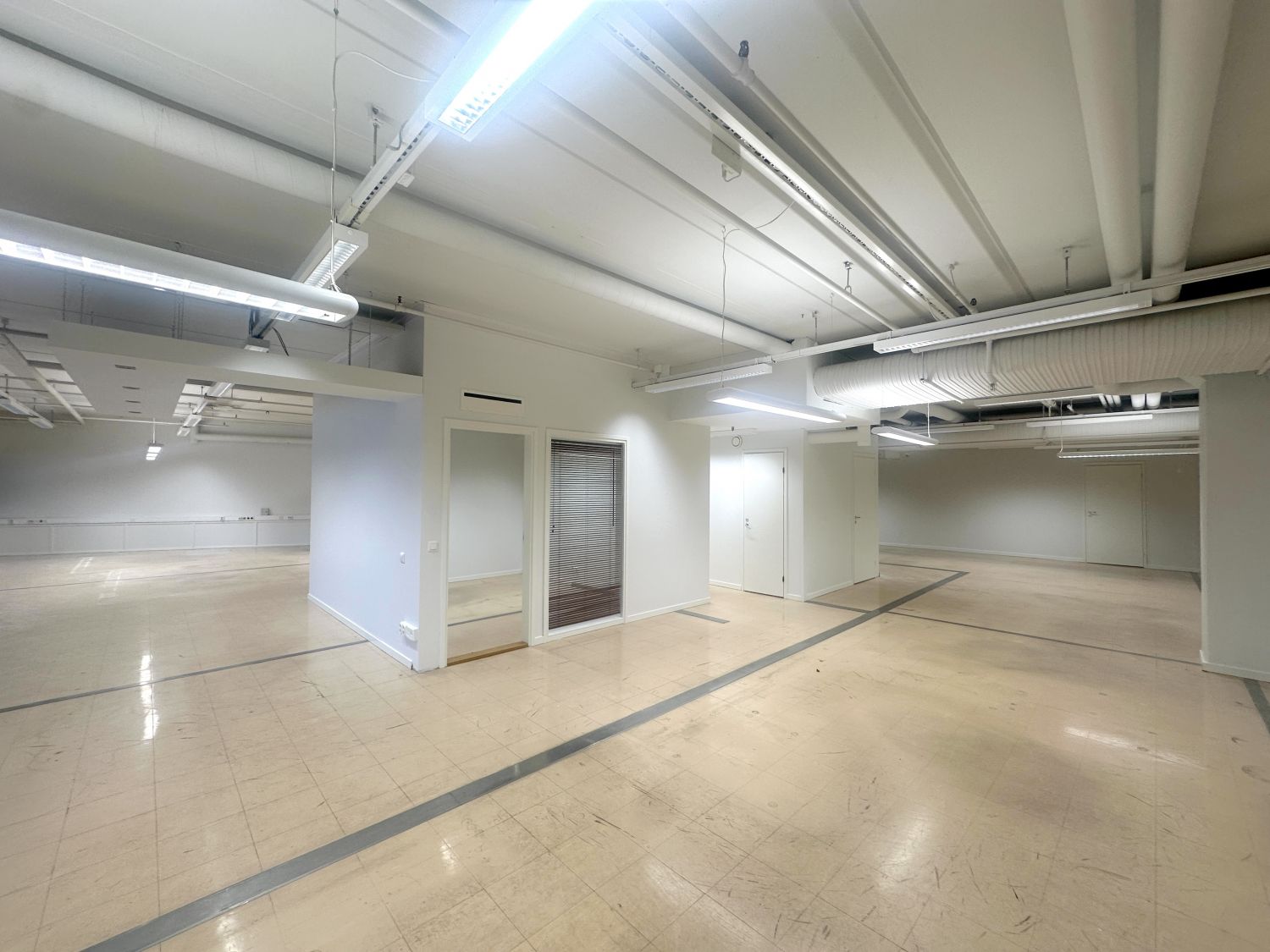 Myymälä-/työtilaa