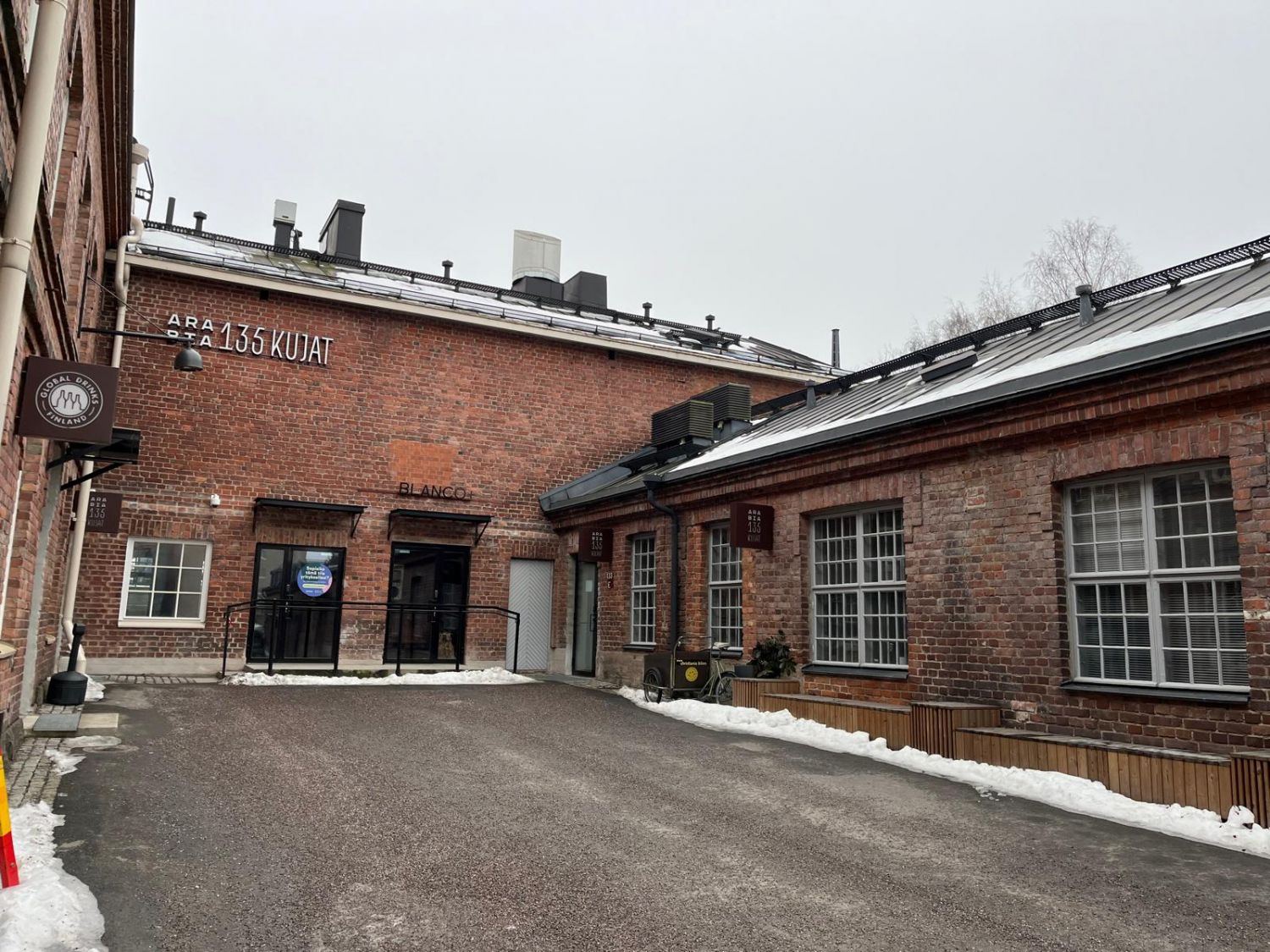 Valoisa ja avara juuri remontoitu 58 m² toimistotila Helsingin Arabiassa, Arabia135-korttelissa.