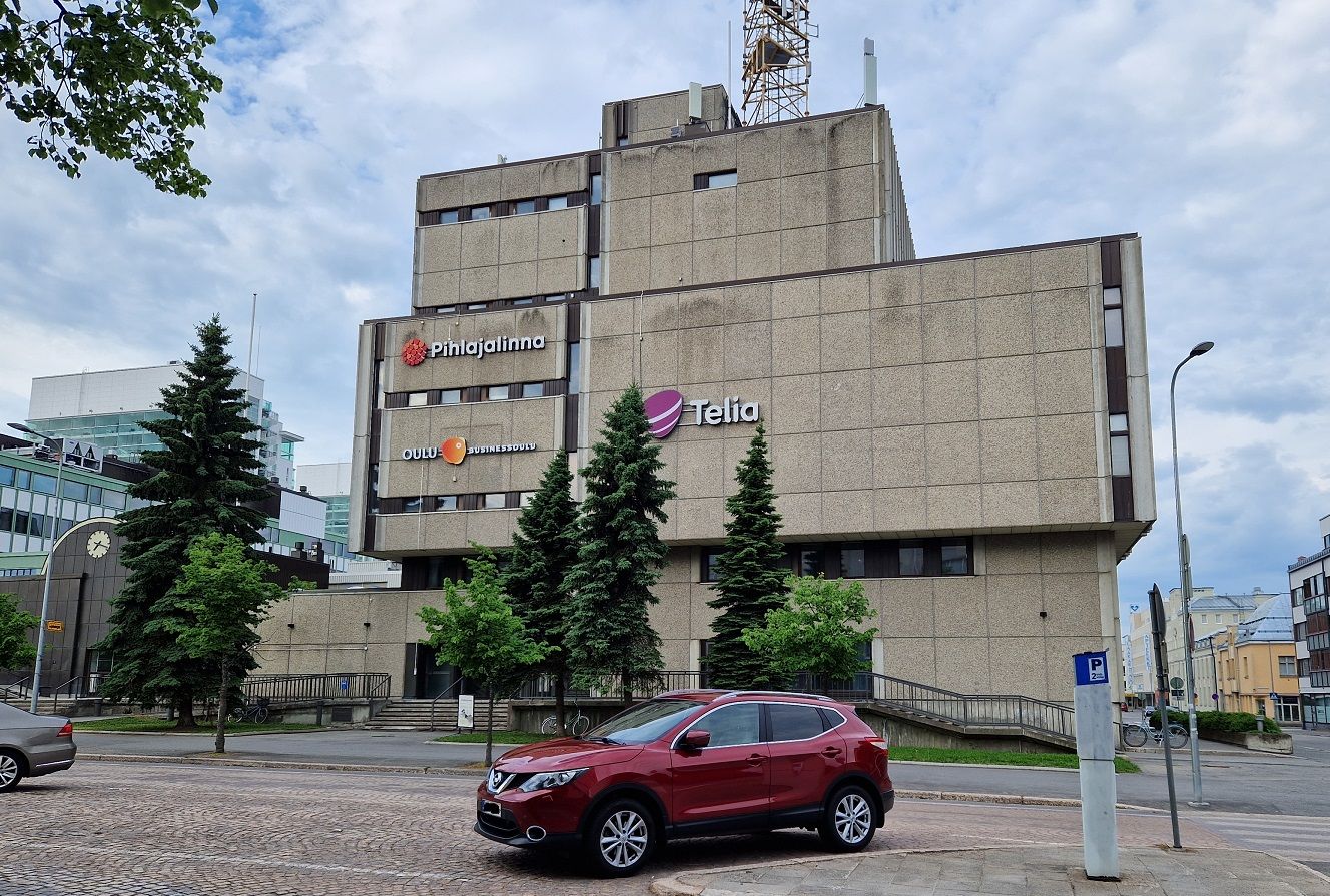 Vuokrattavana Oulun Teletalosta, Hallituskatu 36, 90100 Oulu, toimistotilaa.Teletalon 1. krs. yht. n. 799 m2, joka on jaettavissa 254/456 m2.Teletalon 2. - 6. krs ovat vuokrattu.Vuokra: 18e/m2 nykykunnossa.Tilat voidaan remontoidaan yhteistyössä vuokralaisen kanssa, jolloin lopullinen vuok...