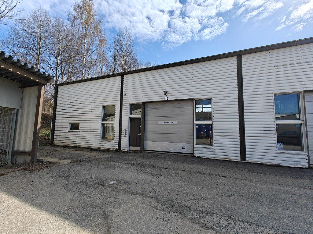 Monikäyttöinen tila varastointiin tai pientuotantoon