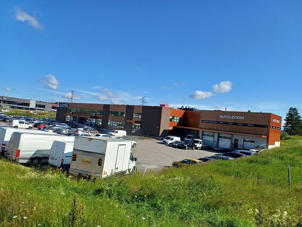 Monikäyttöistä varasto-/toimisto-/liiketilaa Varistossa Kehä III:n varrella