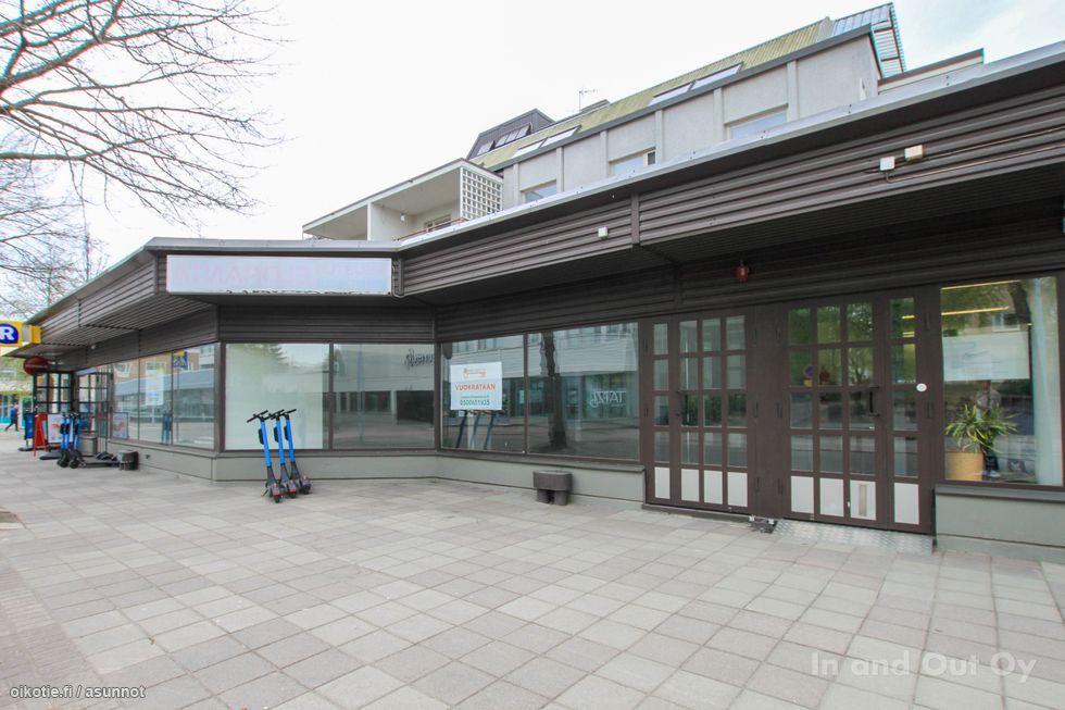 Imatran keskustassa sijaitseva liikehuoneisto. Huoneistossa tilaa yhteens&auml; 195 neli&ouml;t&auml;. Tilasta l&ouml;ytyy vesipiste ja vessa. Tilava huoneisto, josta suuret ikkunat Lappeentielle.Ota yhteytt&auml; ja l&auml;hde tutustumaan!