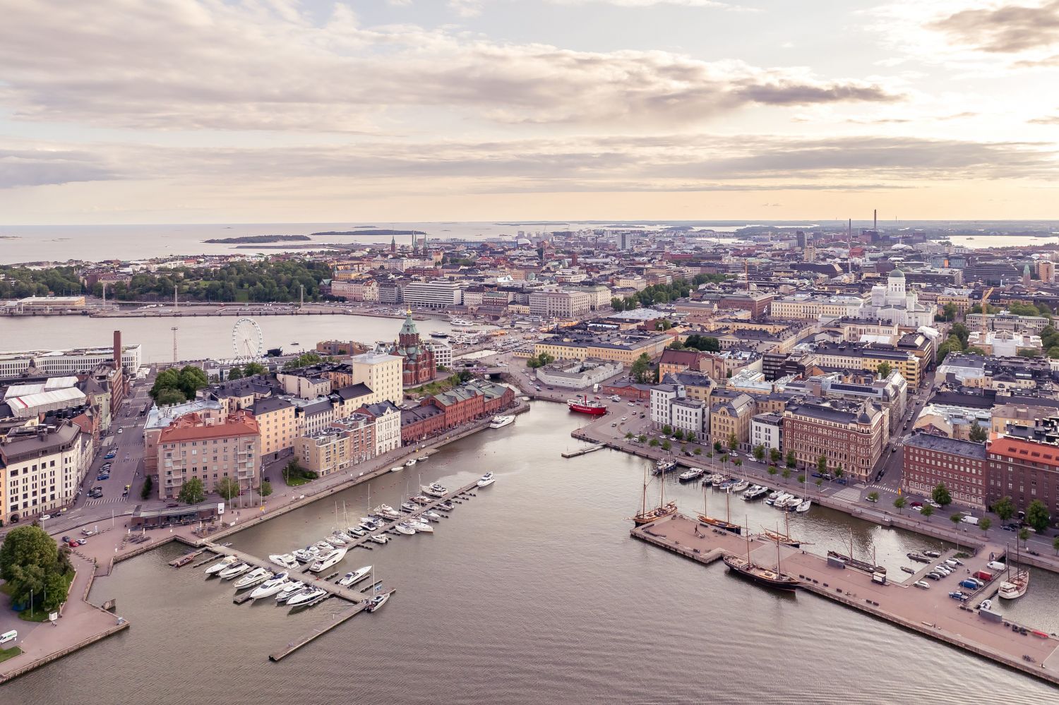 Tervetuloa Seasideen, toimitiloihin Helsingin Pohjoisrannan tuntumassa. Tämä upea toimisto sijaitsee Kanavarannan ikonis...