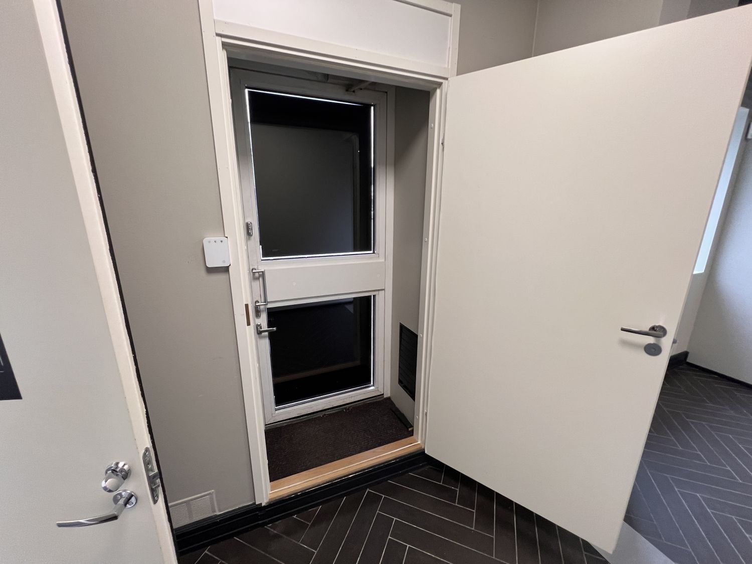 takaovi Maamiehenkadulle