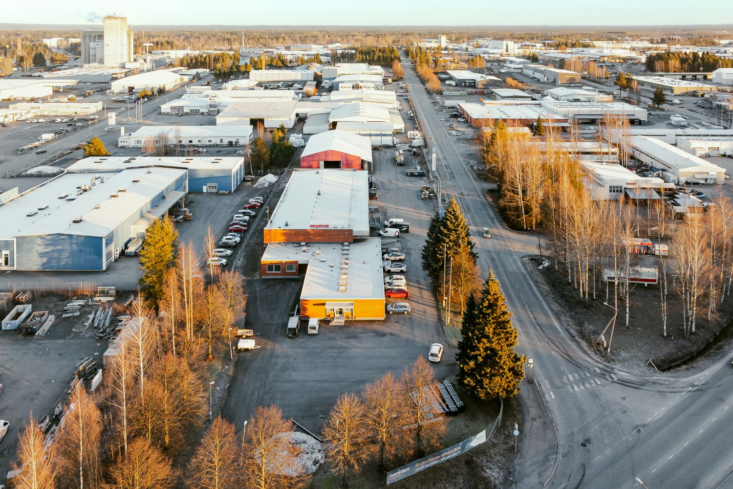 julkisivu Tuottajantien suuntaan