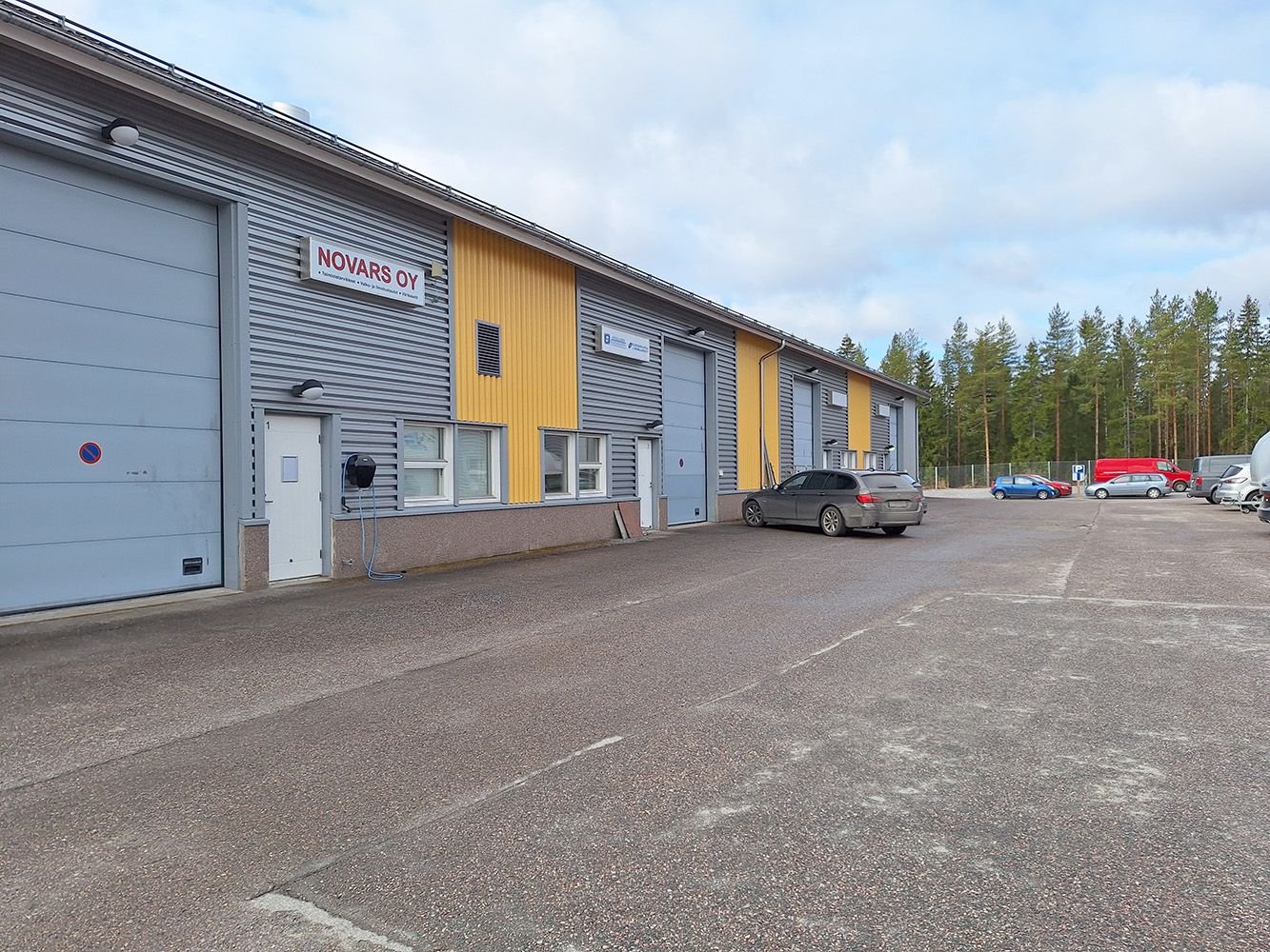 Siisti hallilohko vuokrattavana Porvoon Ölstensissä! Kuukausivuokra 1'450 €/kk + alv