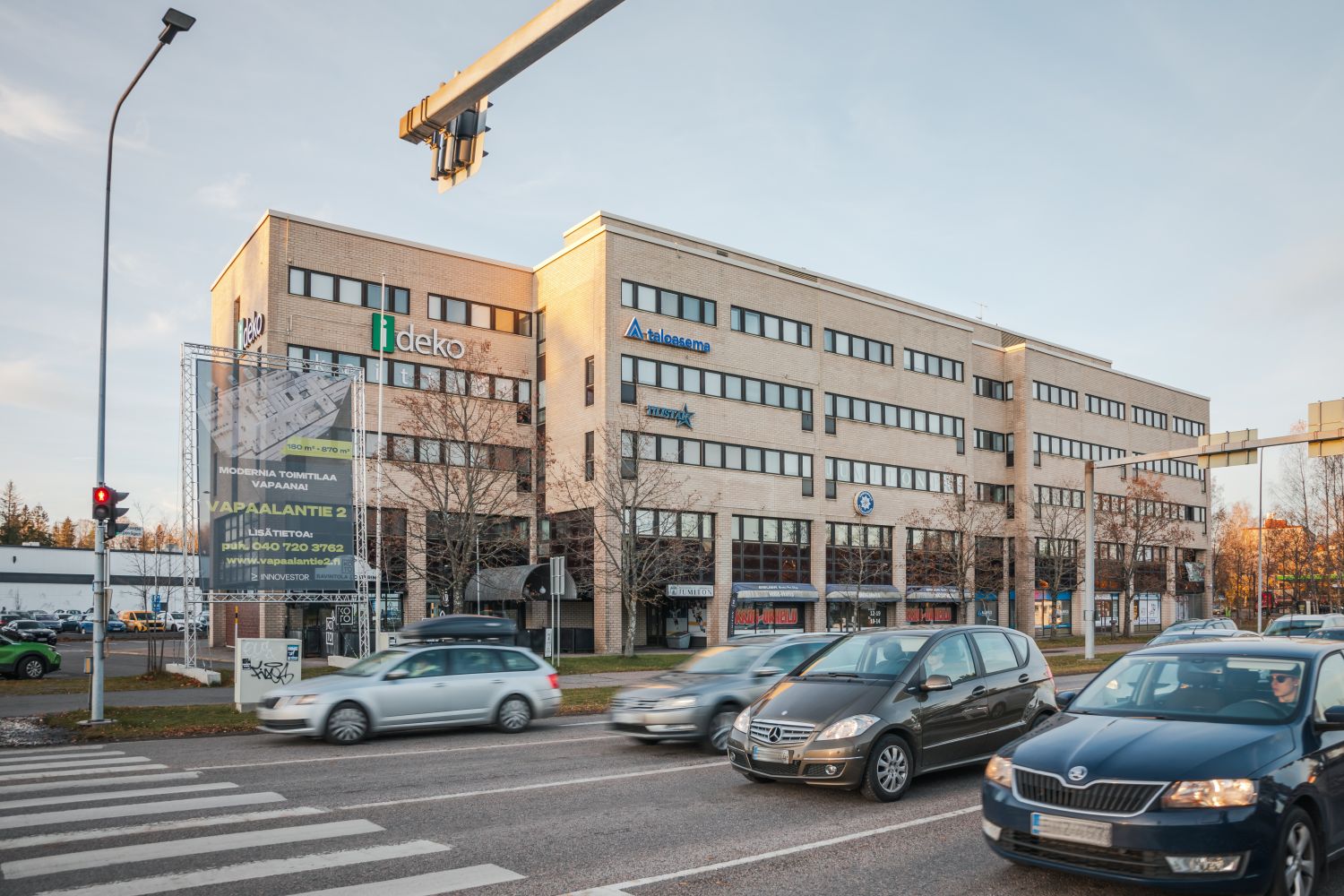 Vuokrattavana siisti ja hyväkuntoinen toimistotila huippusijainnilla Kehä-I ja Kehä-III teiden välissä, Vihdintien varressa. Tila sijaitsee palveluiden, kuten ravintolan ja ruokakaupan välittömässä läheisyydessä.