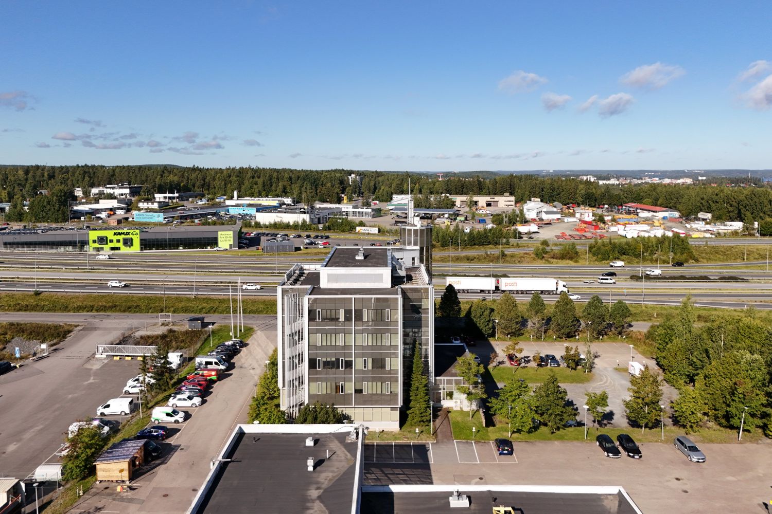 Kiinteistö takaa + valtatie_2