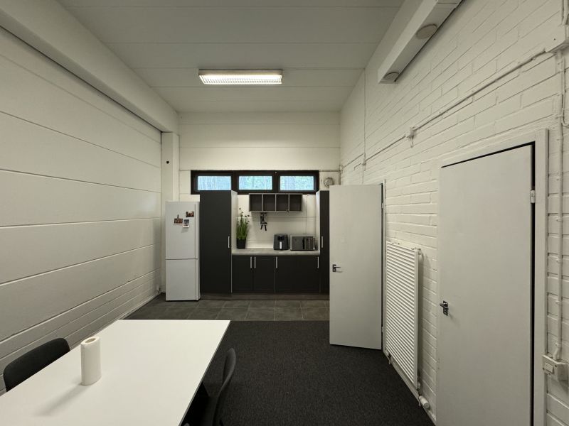 160 m2 toimisto-/ näyttelytila Tattariharjussa. Pohja: www.jonne.fi