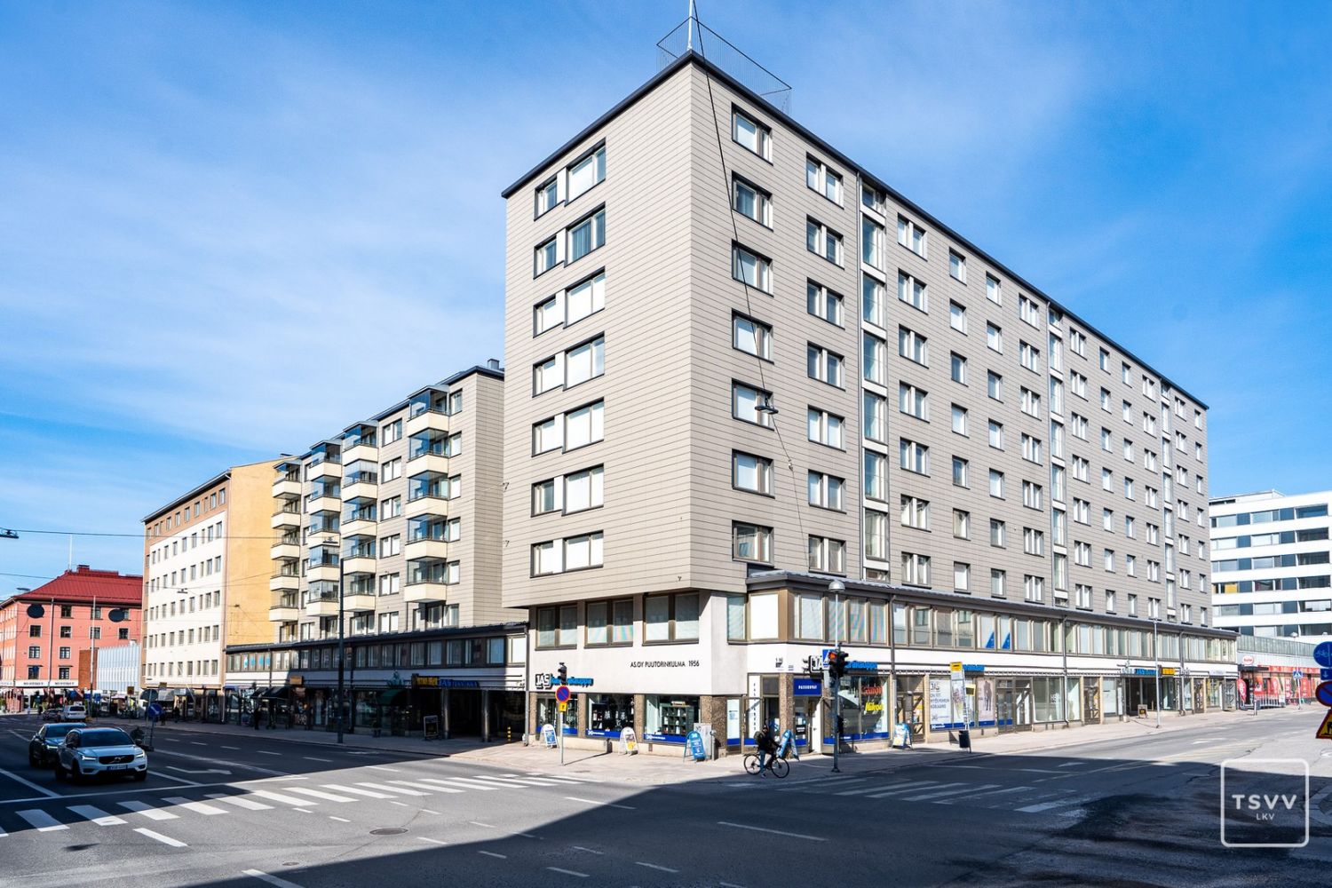 Maariankatu 1:n tilava liiketila tarjoaa erinomaisen mahdollisuuden liiketoiminnan harjoittamiseen Turun keskustassa. Tämä valoisa 48 neliömetrin tila sijaitsee katutasossa, mikä takaa helpon saavutettavuuden asiakkaille ja näkyvyyden vilkkaalla alueella.Keskustan syke ja monipuoliset palvelut ova...