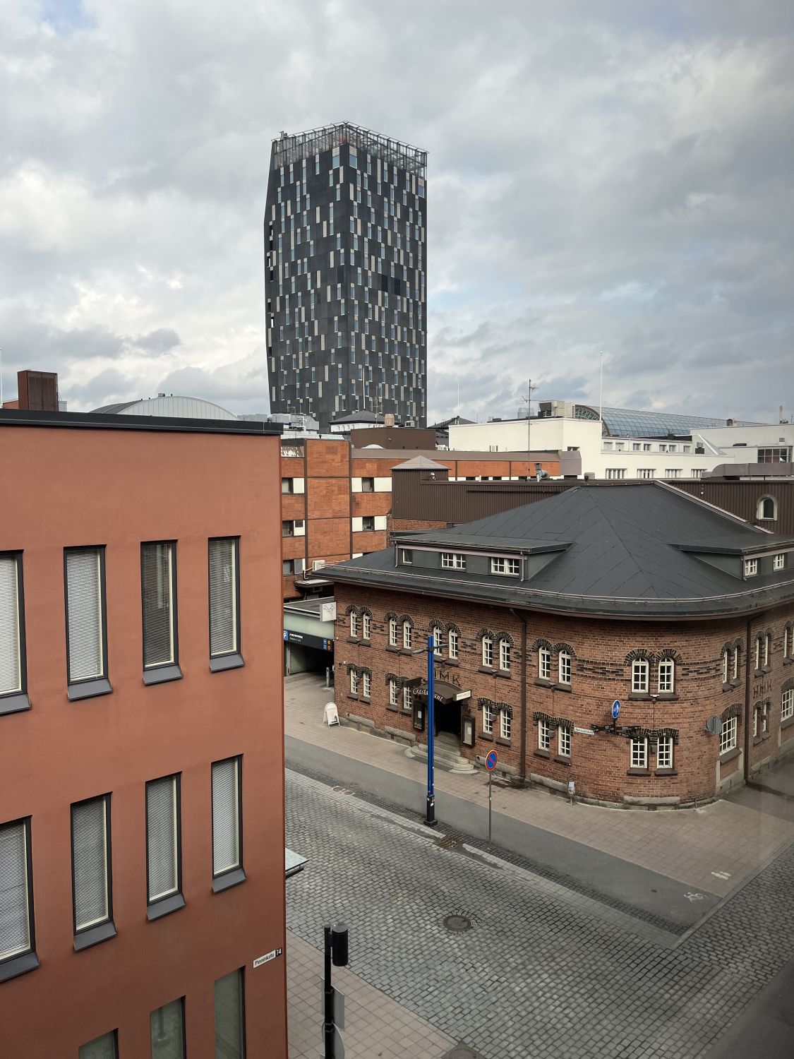 Näkymä toimistosta länteen