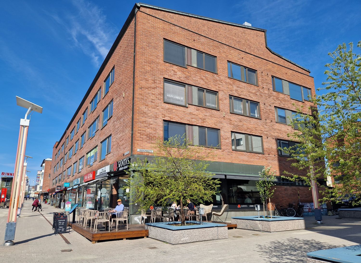 Vuokrattavissa siistiä toimistotilaa Rovaniemen ydinkeskustassa. Koskikadulla on vapaana näppärän kokoinen toimistotila,...