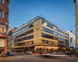 Fabianinkatu 9 on Helsingin ydinkeskustassa sijaitseva ikoninen toimistokiinteistö, jonka näyttävä messinkijulkisivu ja ajaton arkkitehtuuri tarjoavat yritykselle arvokkaan ja tunnistettavan osoitteen. Kasarmitorin laidalla sijaitseva rakennus on täysin saneerattu modernin työn tarpeisiin, ja tilat ...