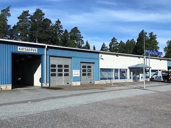 Vuokrataan  tuotanto-/korjaamotilaa 140 m2 +parvi/ sosiaalitilat  ja kylmä pihavarasto 55 m2Tiloissa nosto-ovet. Vuokra sopimuksen mukaisesti.Vapautuu sopimuksen mukaan. Tähän kannattaa tutustua, harvoin tarjolla. Lisätiedot:  Olli Lehti p. 0400-828699