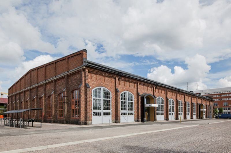 Vuokrataan pääkonttoritasoinen 4 211 m² toimistotila Vallilasta. Tilat sijaitsevat kahdessa kerroksessa ja yhdistyvät näyttävällä portaikolla. Ensimmäisessä kerroksessa ovat upea aula ja vastaanotto, useita neuvottelutiloja, showroomeja sekä hieno lounge-/monitoimitila. Olemassa oleva myymälä on muu...