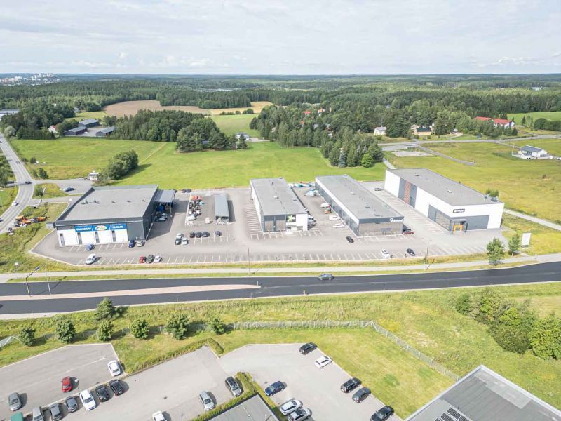Kompakti varastotila vuokrattavana Raision Kuninkojan alueella – nosto-ovi ja hyvät liikenneyhteydet