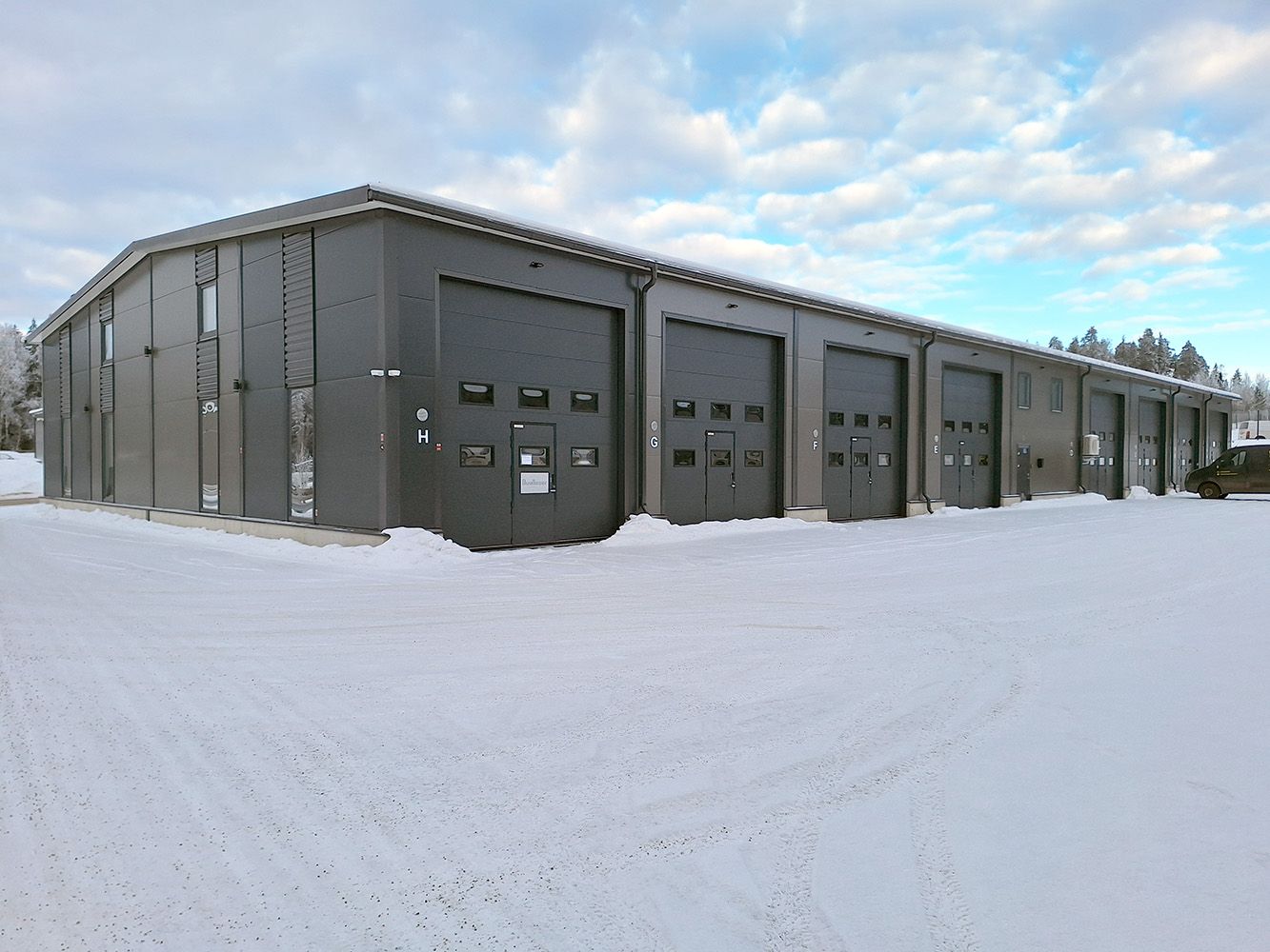 Vuokrattavana laadukas hallilohko Nurmijärvellä! Kuukausivuokra: 599 €/kk + alv