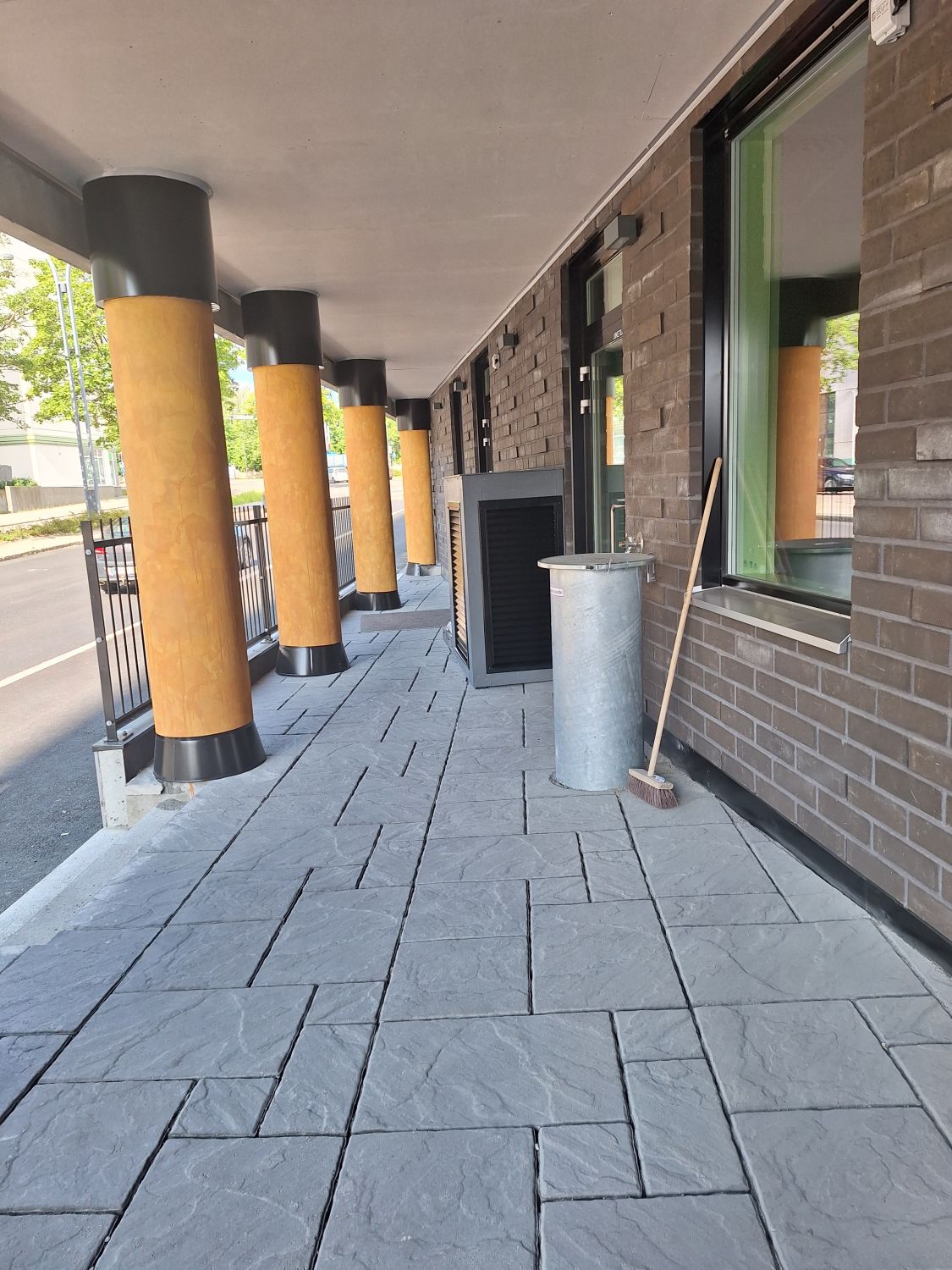 Liiketila 1 sisäänkäynti/ikkuna