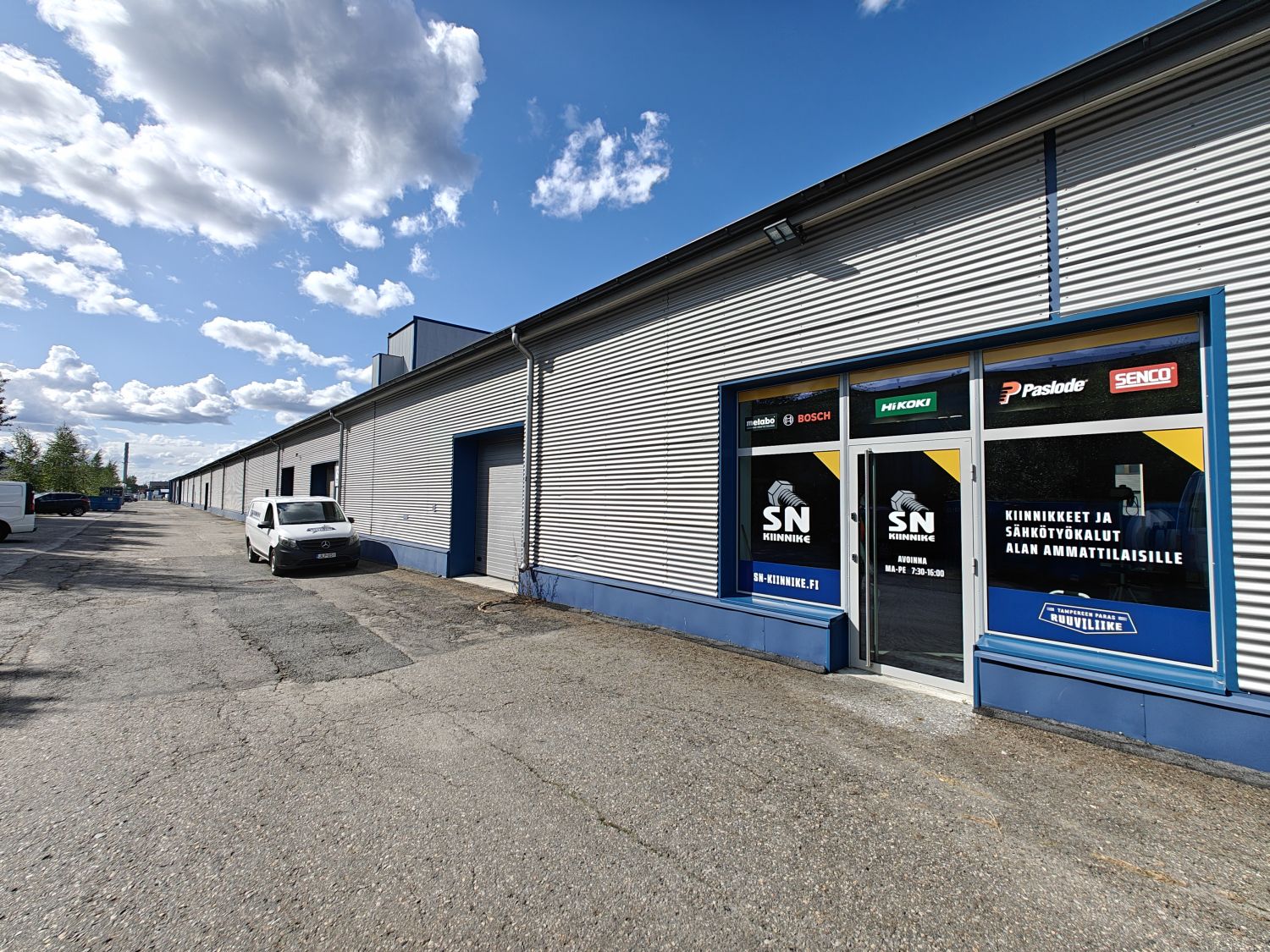 Liikekorttelista KMT10 vapautuu toimitilaa katutasosta sisältäen lastaussillan ja nosto-ovet 3 kpl. Sisäänkäynnit Kuoppa...